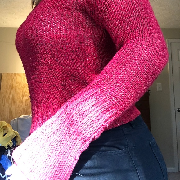 Slight cropped red sweater - Picture 2 of 3